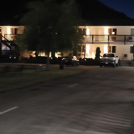 Elks Motel Keremeos Екстер'єр фото