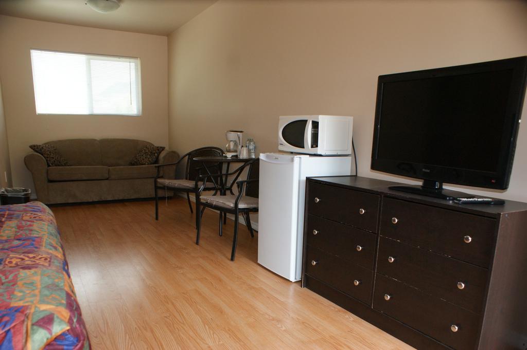 Elks Motel Keremeos Екстер'єр фото