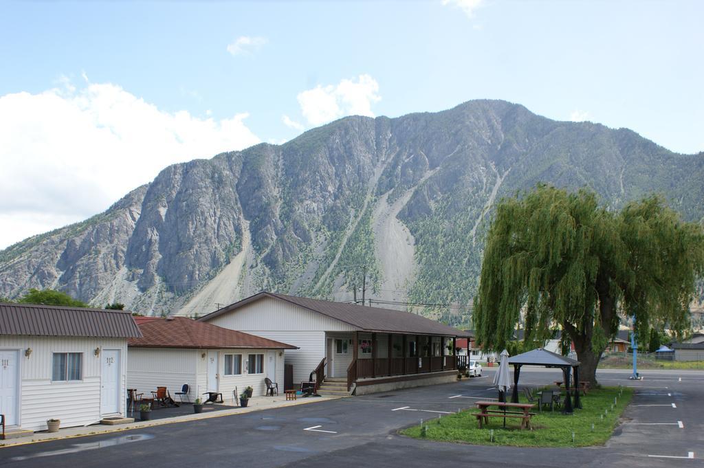 Elks Motel Keremeos Екстер'єр фото
